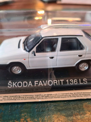 Миниатюра Skoda Favorit 136 LS мащаб 1/43 бяла нова