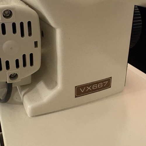 Brother Sewing Machine VX 667 Model E like new, in case
