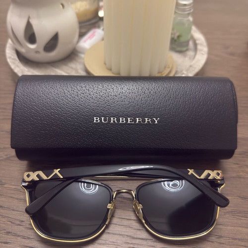Burberry sunglasses like new, black and gold
