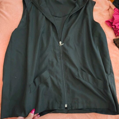 Unisex black vest with zipper like new