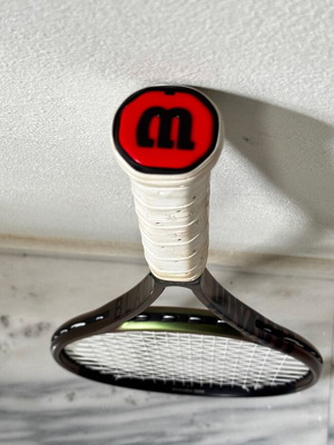 Wilson V8 Blade 98 16x19 tennis racket like new