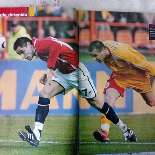 Don Balon magazine like new with Ronaldinho poster and match report