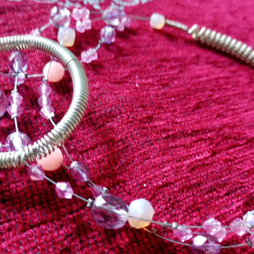 Alternative necklace with pink quartz and lilac glass beads used