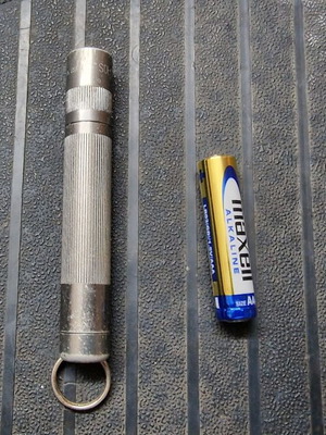 Mag Light flashlight like new, uses one 3A battery