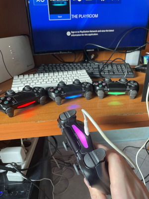PS4 Sony controllers like new, authentic and fully functional