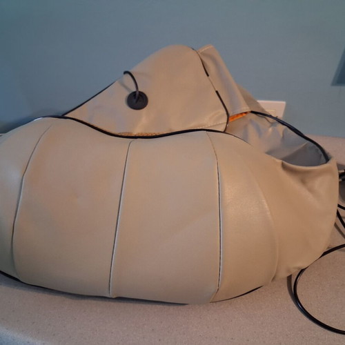 Neck Massage Device like new with heating for home and car