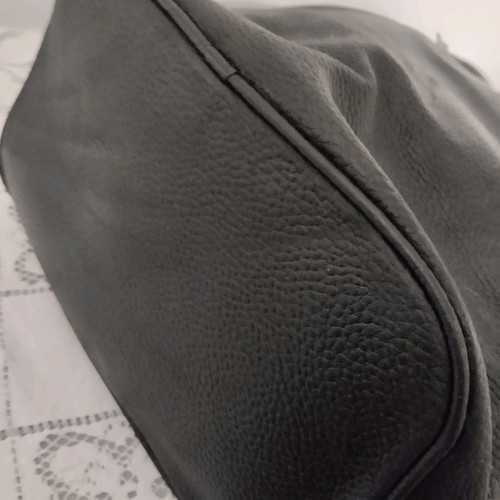 Leather shoulder bag used, black with magnetic clasp