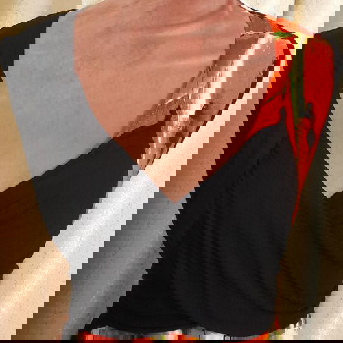 Φόρεμα ασύμμετρο Desigual αφόρετο, μέγεθος M-L, μαύρο και κόκκινο