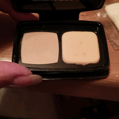 Chanel compact powder with sponge like new