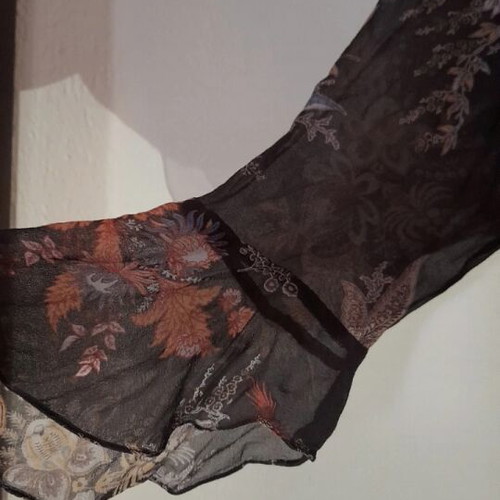 Brown blouse with flowers new, in excellent condition