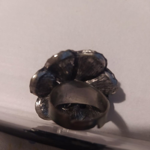 Rhinestone adjustable fashion ring black and silver like new