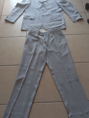 Italian suit Milano Nets gray like new, shirt size L