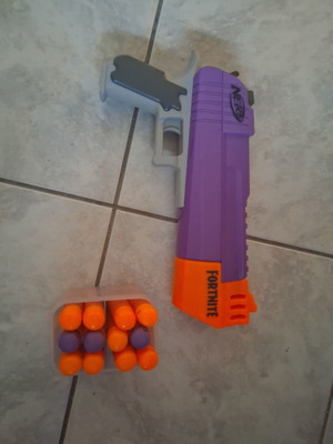 Fortnite Nerf gun with 12 darts
