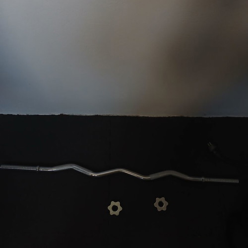 Curl bar for fitness, new with safety locks