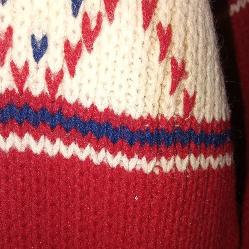Vintage pullover like new, red with patterns, size M