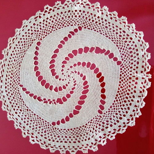 Vintage handmade crochet doily used, beige spiral design 25 cm