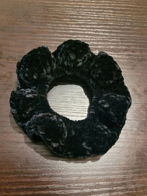 Scrunchie crocheted velvet like new, black