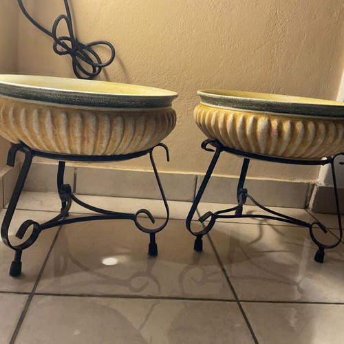 Set of 2 handmade ceramic flowerpots with metal stands