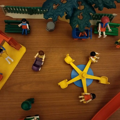Playmobil Vintage 1974 Playground used with Acacia tree and figures