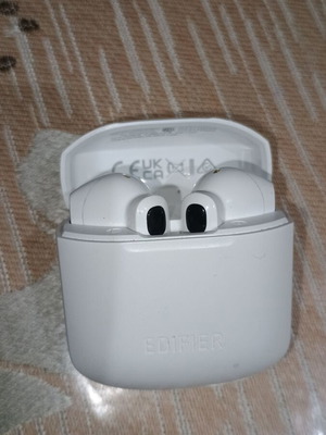 Edifier W200T Mini Earbud like new