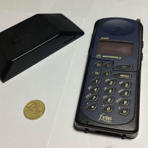 Motorola 6200 Flore used, blue, the “brick” phone