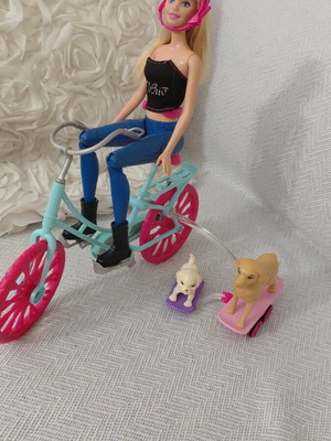 Barbie ποδηλάτισσα κούκλα σαν καινούργια με ποδήλατο και σκυλάκια