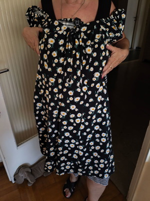 Forever 21 Summer Floral Dress with Daisy Print, Black, New