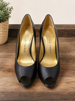 Ted Baker leather pip toe pumps size 38 used, black