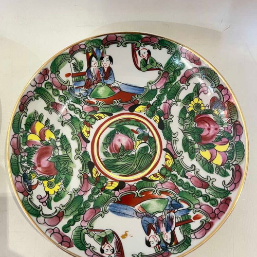 Rose Medallion porcelain plates set of 2 used, vintage 3.5x20.5 cm