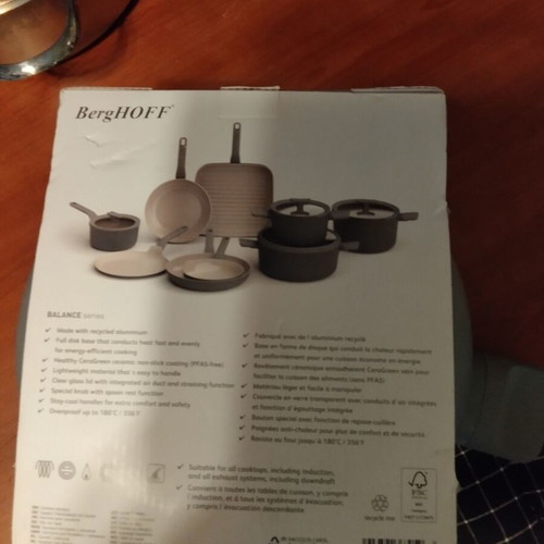 BergHOFF Leo Balance 28cm pot with defect, like new