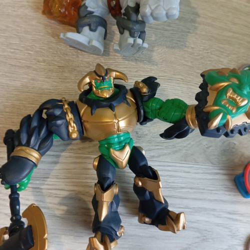 Gormiti figures pack of 13 like new