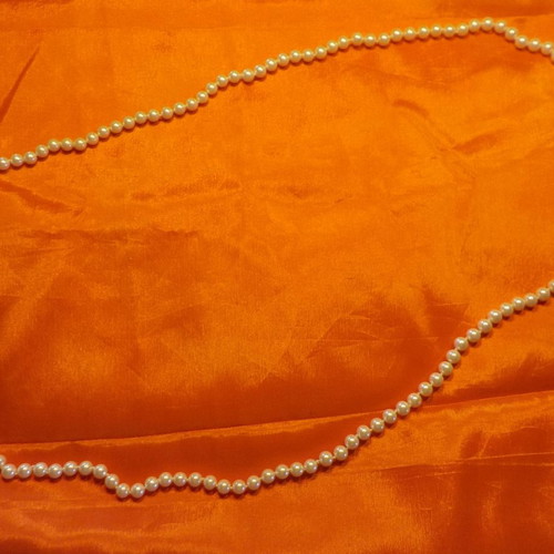 Pearl necklace long 110 cm, pearls diameter 0.7 cm