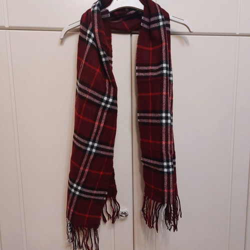 Bordeaux scarf with fringes for girls used