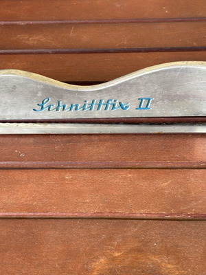 Κόφτης ψωμιού Schnittfix II μεταχειρισμένος, γερμανικός 1955 από αλουμίνιο και λάμα χάλυβα