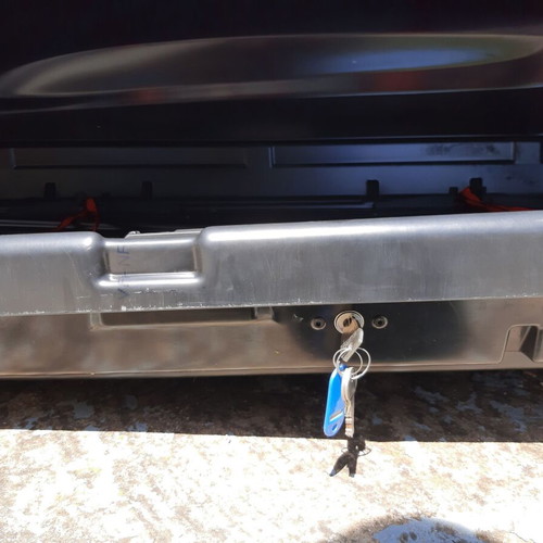 Mercedes Benz roof box with roof bars, like new, >400 liters