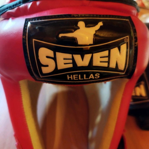 Kickboxing equipment Seven helmet and gloves set like new