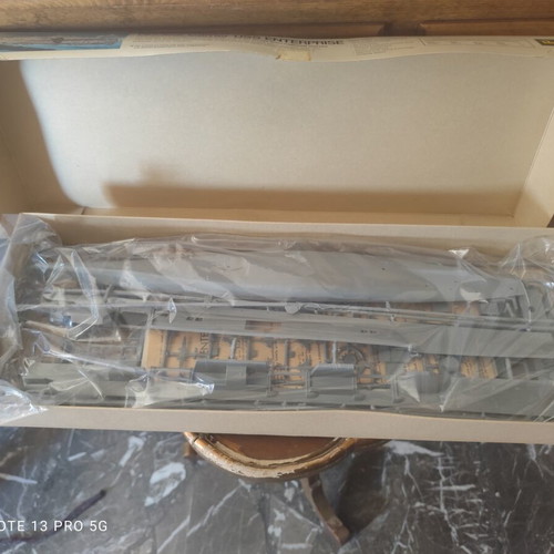 Revell Nuclear Carrier U.S.S. Enterprise model kit 1/720 H-489 vintage