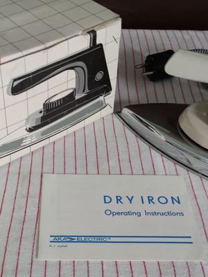 Vintage ηλεκτρικό σίδερο DDR AKA Electric bu 66 NOS