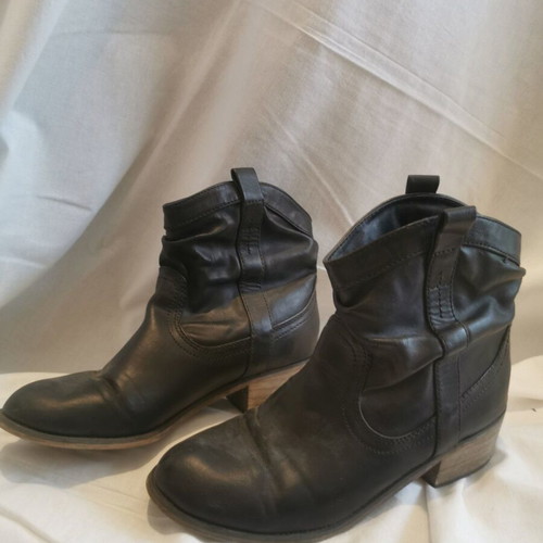 Women's leather ankle boots used, size 38, black