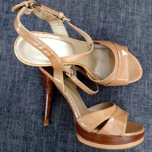Stuart Weitzman Nude Patent Sandals size 38 like new