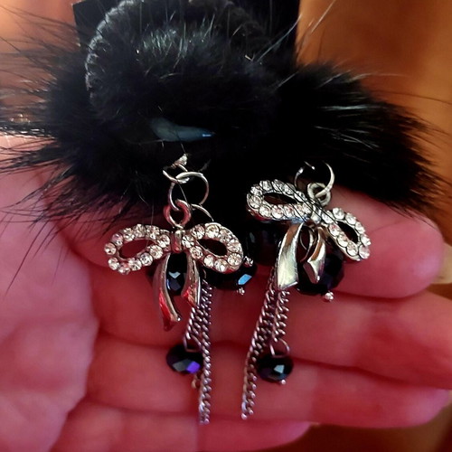 Earrings with black pom pom and rhinestones new
