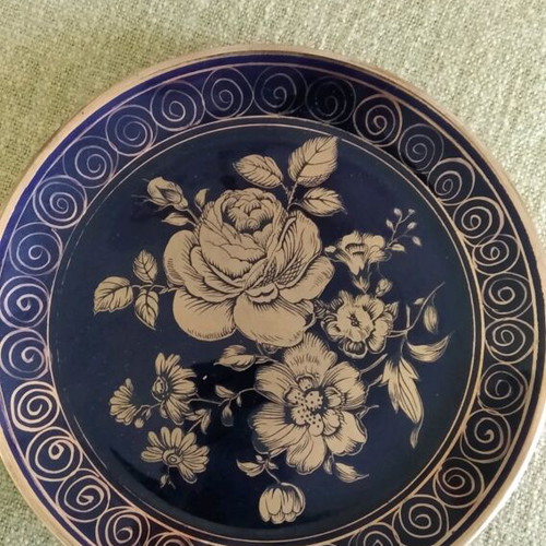 Decorative plate hand made like new with 24k gold roses