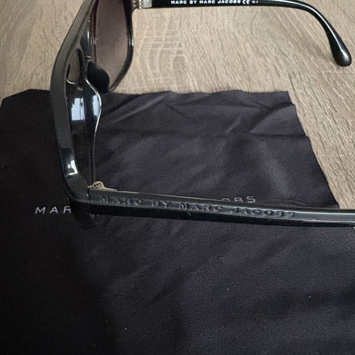 Marc Jacobs sunglasses like new, black with case and cloth