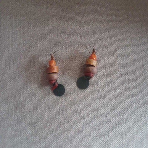 Mini dangling earrings used, wood style
