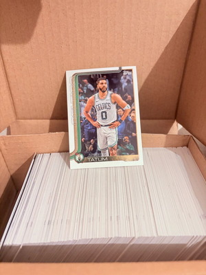 NBA Topps 25-26 full base set like new, 300 cards