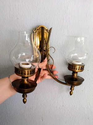Vintage brass double wall sconce lamp style oil lamp like new, 30x30 cm