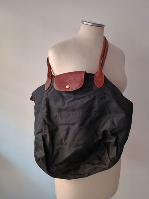 Γυναικεία τσάντα Longchamp χειρός μεταχειρισμένη, μαύρη με καφέ χερούλια