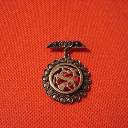 Silver brooch with 9k gold used