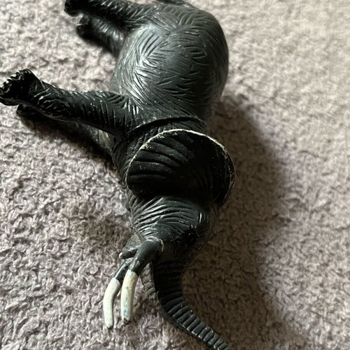 Elephant figure used without box