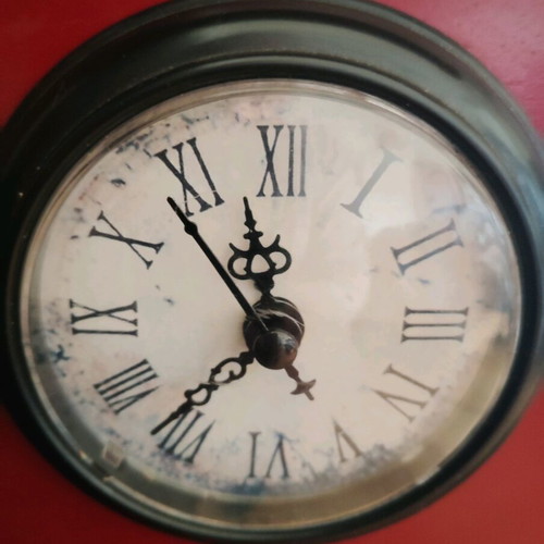 Indoor analog tabletop clock used